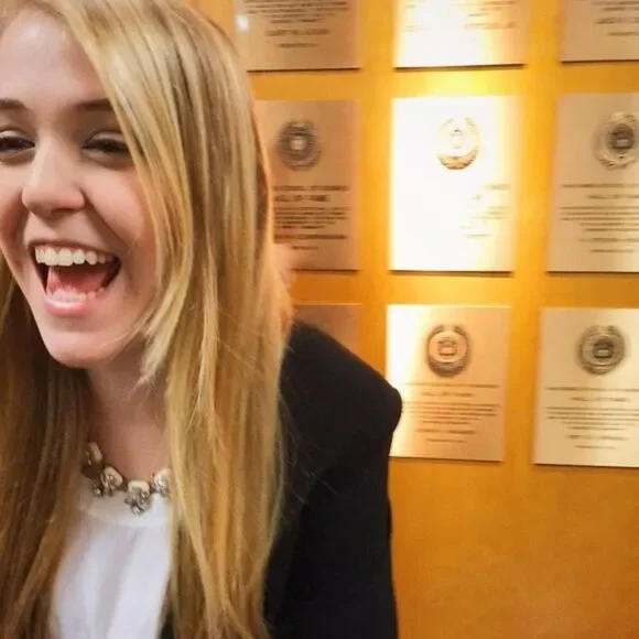 Meet Your Posher, Mackenzie - Picture 2 of 6